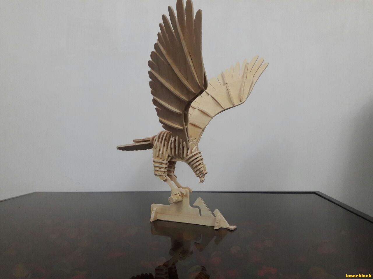 展翅的鹰激光切割模型图纸